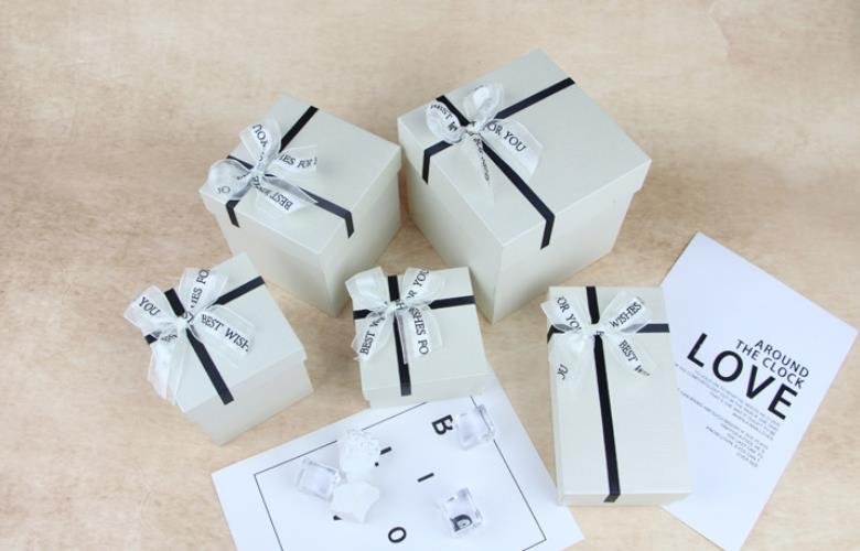 Present Wrapping Boxes